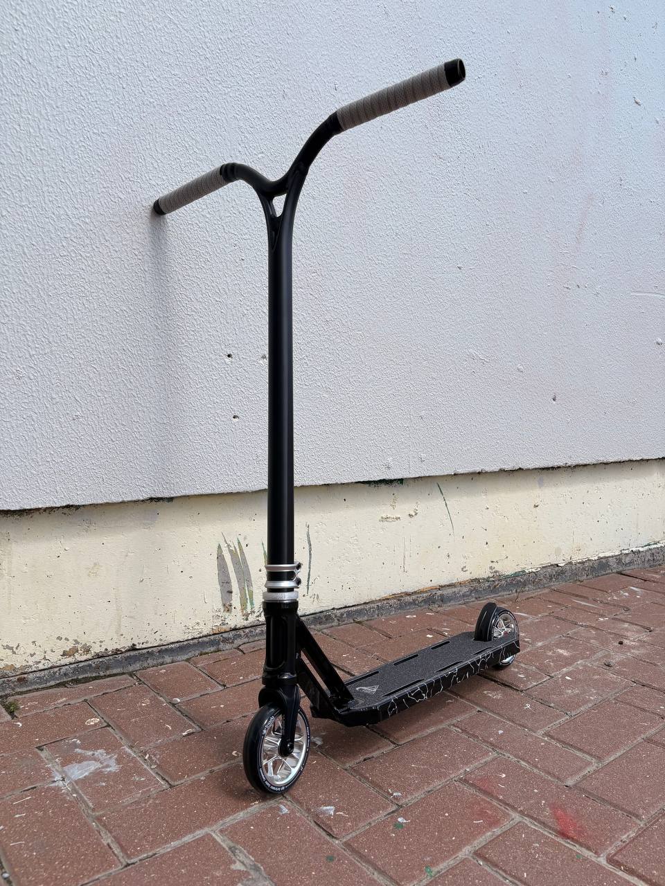 Трюковой самокат Hellride Vertum черный