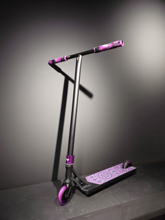 Трюковой самокат Hellride Purpleshake черный / фиолетовый