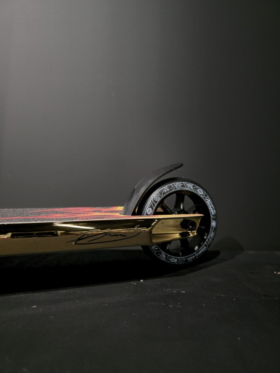 Трюковой самокат Hellride Ipon pan черный / красный / золотой