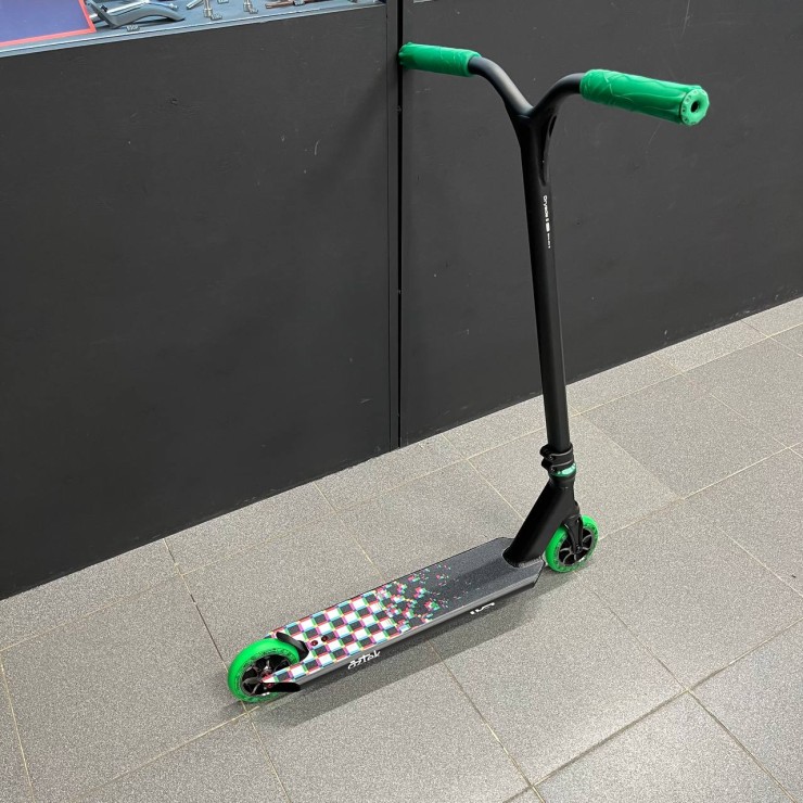 Трюковой самокат Hellride Green Dragon черный / зеленый