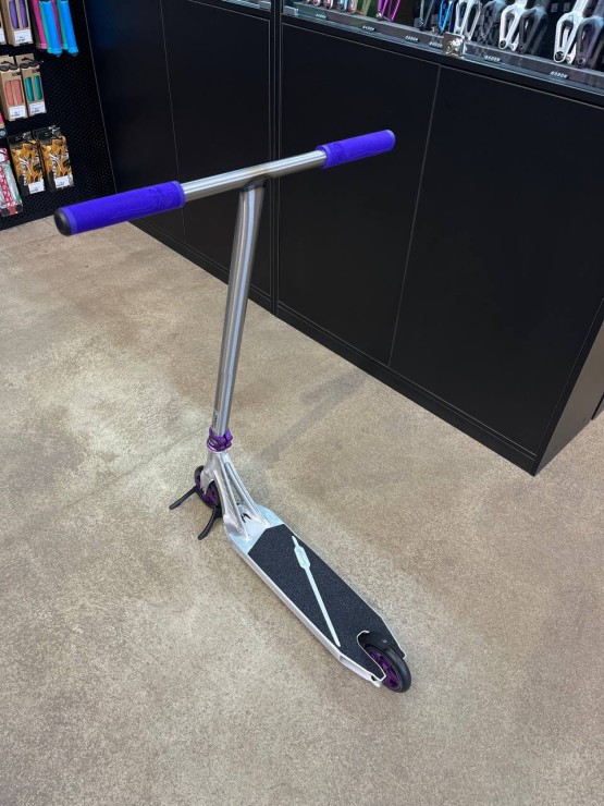 Трюковой самокат Hellride Kyusha серебристый