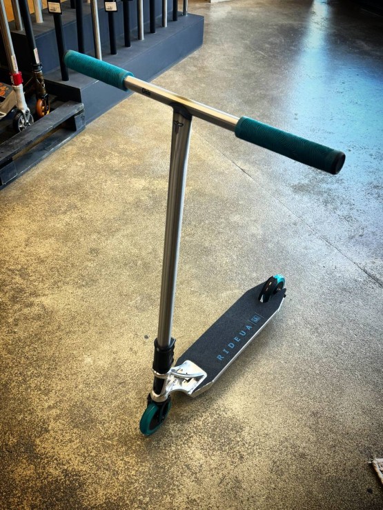 Трюковой самокат Hellride Icon черный / хром