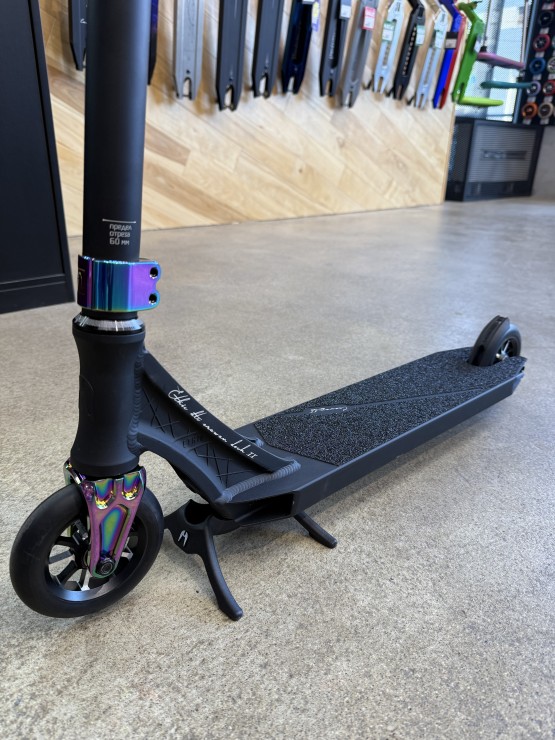 Трюковой самокат Hellride Oil stains черный / мульти