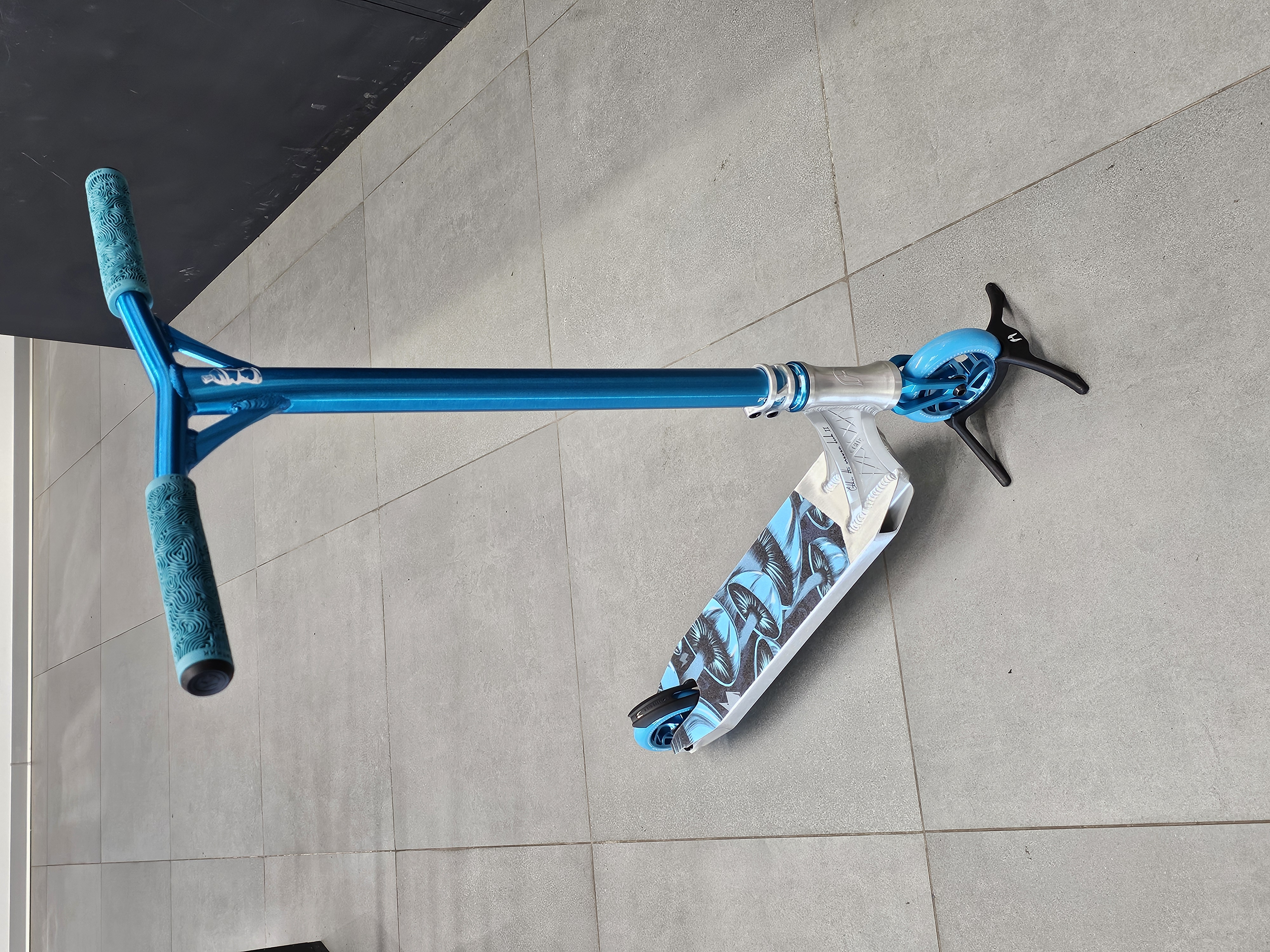 Трюковой самокат Hellride Blue cloud серый / голубой