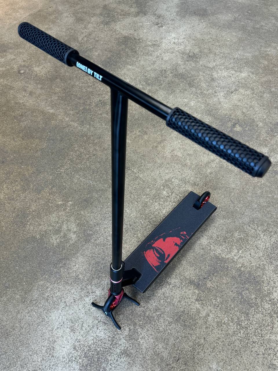 Трюковой самокат Hellride Red Flag v2 черный / красный