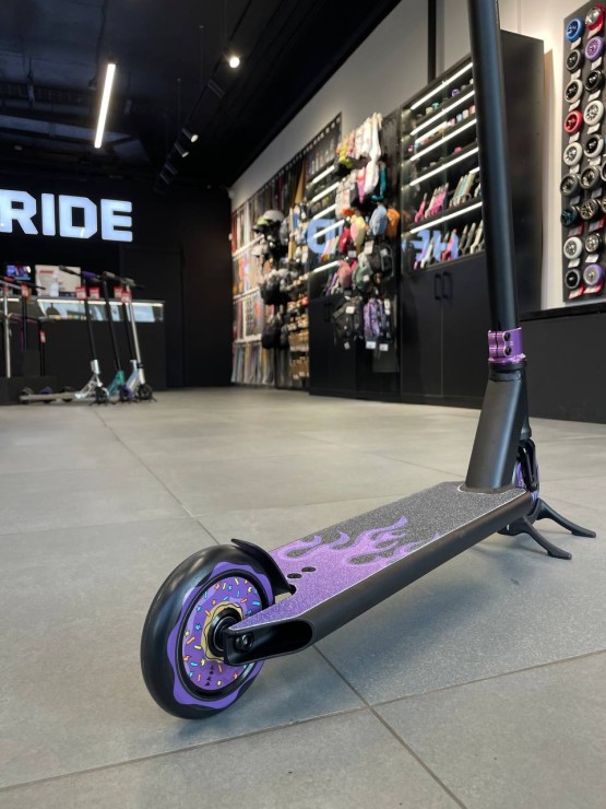 Трюковой самокат Hellride Донат черный / фиолетовый