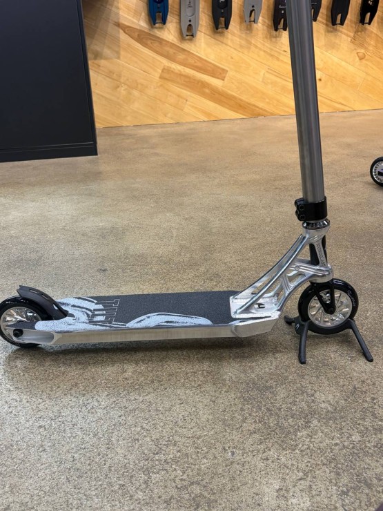 Трюковой самокат Hellride Chromium серебристый