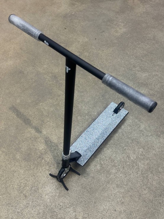 Трюковой самокат Hellride Glamur черный