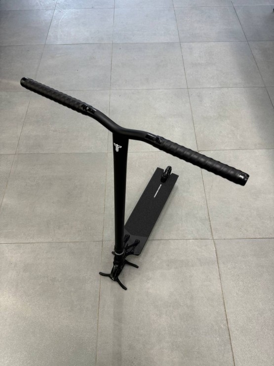 Трюковой самокат Hellride Back In Black черный