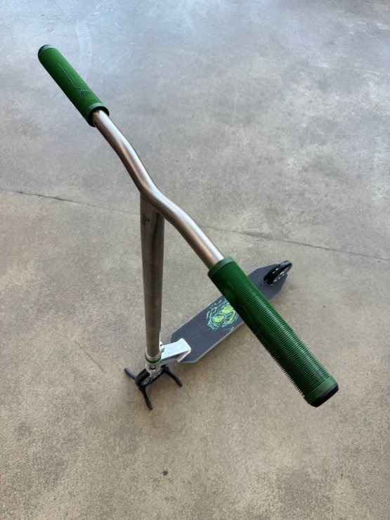 Трюковой самокат Hellride Goblin серебристый