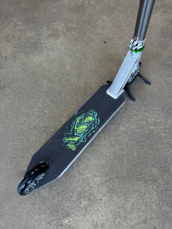 Трюковой самокат Hellride Goblin серебристый