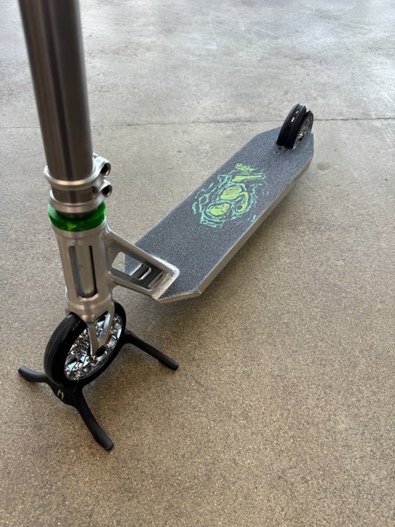 Трюковой самокат Hellride Goblin серебристый