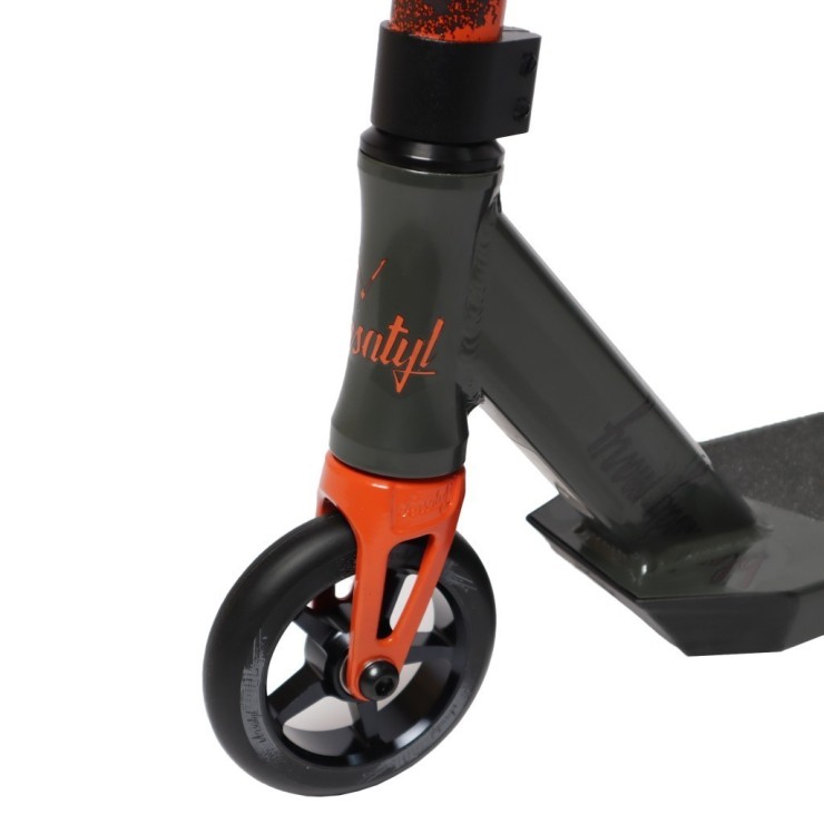 Трюковой самокат Versatyl Bloody mary v2 orange/blue/black